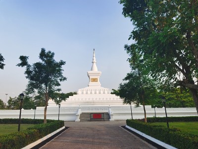 万象道登纪念碑