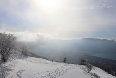 山-雪下的山- BAUGES山- SAVOIE