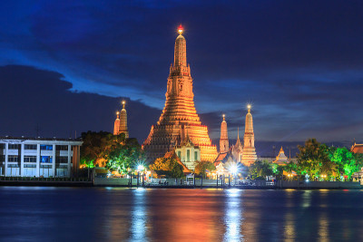 在日落时间Wat Arun Ratchawararam Ratchawaramahawihan