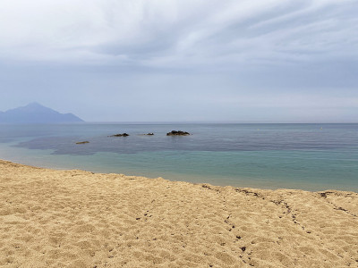 从希腊锡托尼亚的萨提观看阿陀斯山