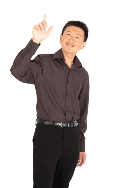 英俊的男人在不同的衣服做不同的表情