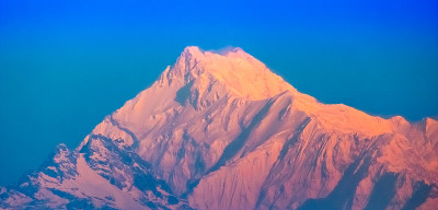 壮丽的山峰，雄伟的喜马拉雅山中的康城章嘉峰