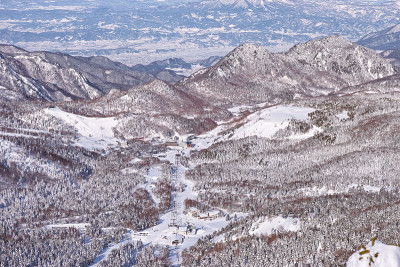 横teyama - shibutoge滑雪胜地的景观