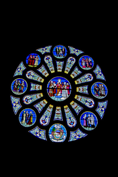 Sainte-Anne-d 'Auray。圣安妮大教堂的窗户。Morbihan。布列塔尼