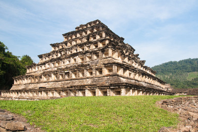 壁龛金字塔，El Tajin(墨西哥)