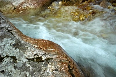 小溪流水