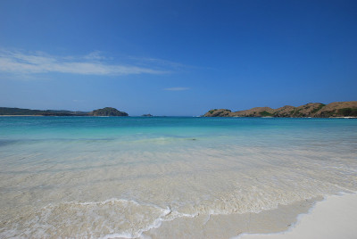 水蓝色泻湖