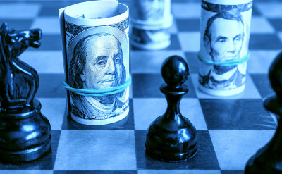 美元和象棋，美国现金在棋盘上