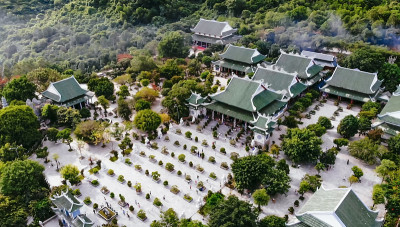 鸟瞰图林翁塔，松特半岛在岘港市