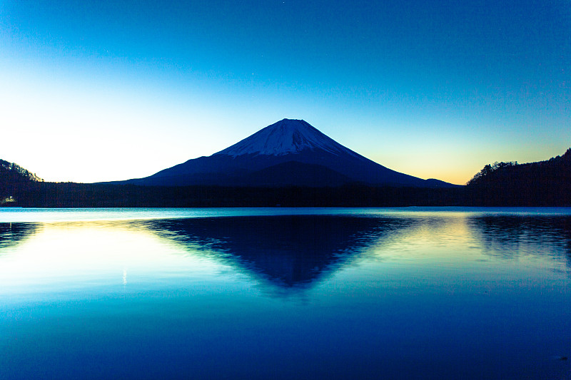 富士山日出映香池湖