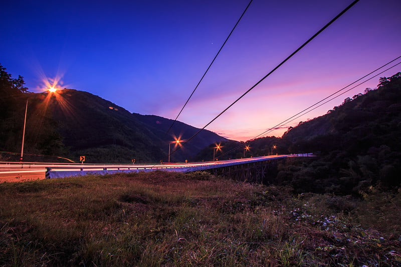 道路上的黄昏