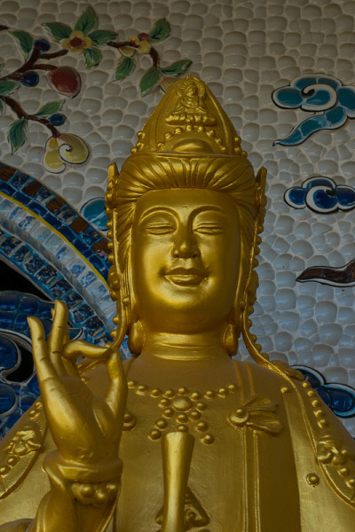 金佛塑像