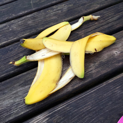 三个香蕉皮