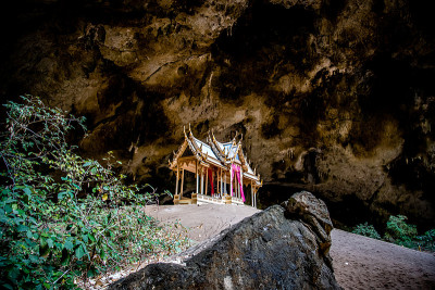 泰国帕拉雅·那空洞，Khua Kharuehat亭庙，位于泰国巴育普·基里汗Khao Sam Roi
