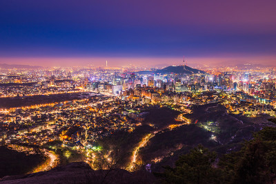 韩国首尔城市夜景鸟瞰图。