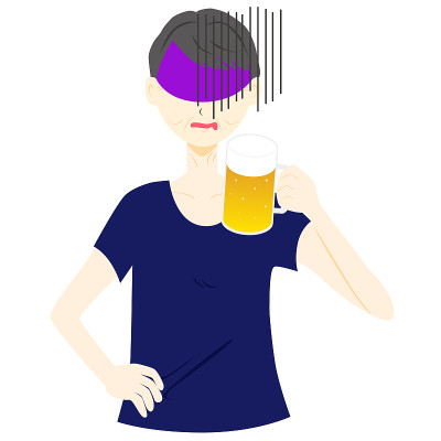 拿着啤酒的女人