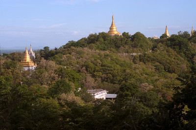缅甸实皆山上的宝塔