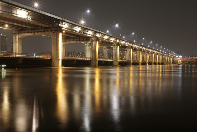 汉江大桥夜景，韩国首尔。