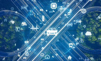 现代高速公路枢纽和通讯网络。智能交通系统。