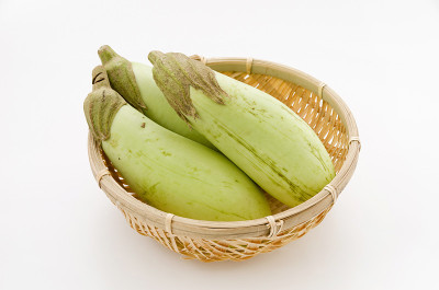 绿茄子竹筛白底
