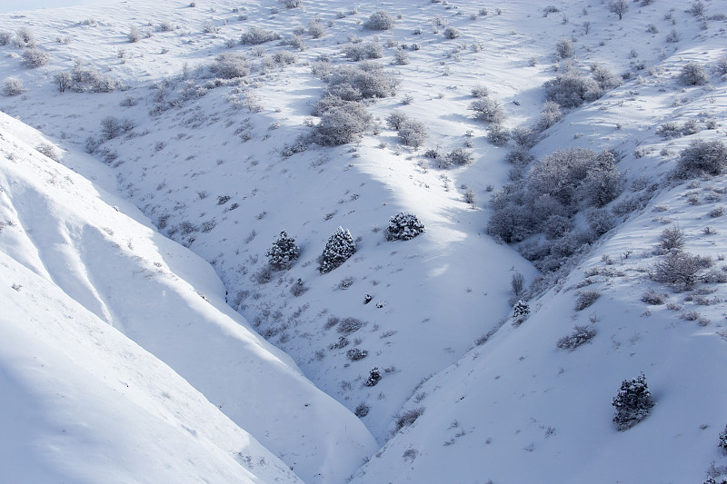 天山雪坡