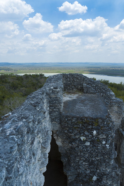 亚夏，危地马拉玛雅金字塔建筑群，公元前700年，绿水或亚夏