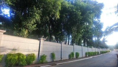 公寓内外都有花园，在这个谨慎的村庄里