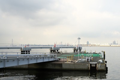 夏日清晨，日本名古屋港