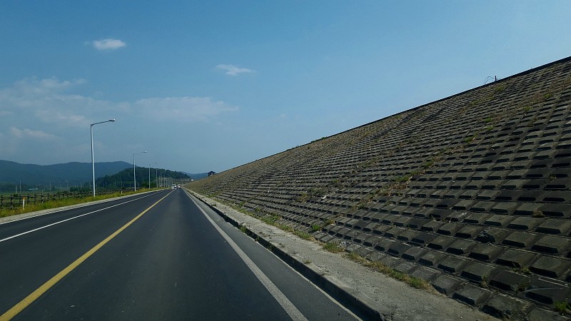 海岸公路和海上船只的感觉