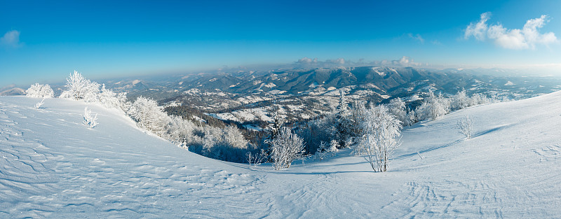 冬季山地雪景