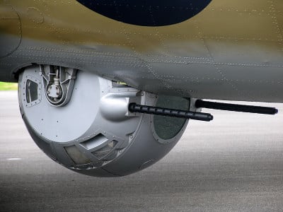 B 17腹部炮塔特写