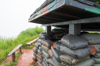 防空洞是战争中为保护士兵而建造的建筑物