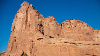 沿着拱门国家公园的公园大道小径发现的标志性雕塑Slick Rock