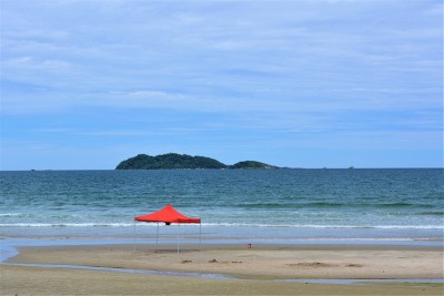 海滩上的阳光、沙子和大海Itaguaçu