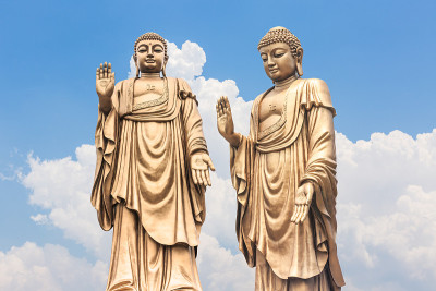 蓝天上的佛像