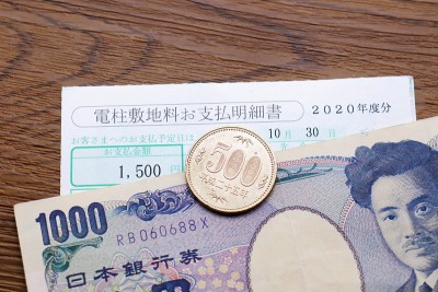 来自电力公司的电杆场址收费声明