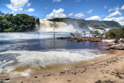 瀑布的Canaima