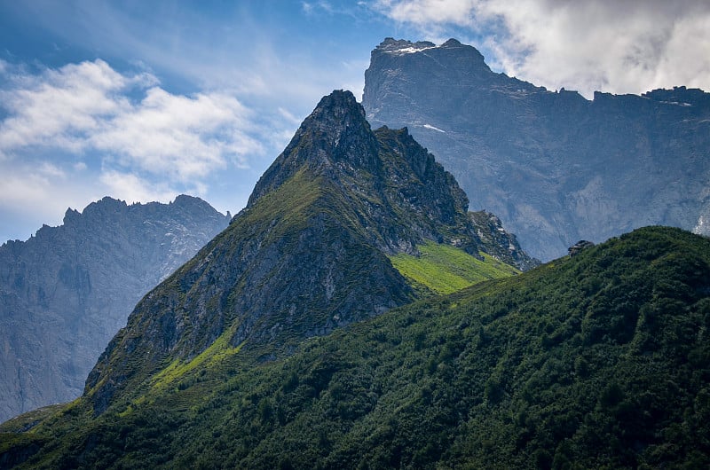 美丽的山