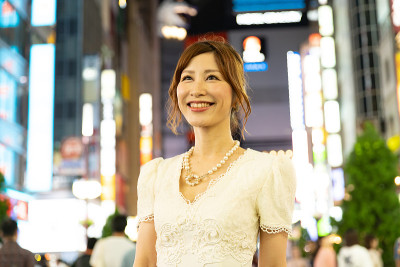 妇女参加了夜间工作俱乐部