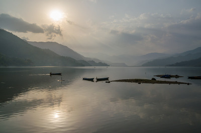 费瓦湖日落，博卡拉，尼泊尔