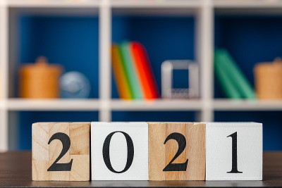 工作台上放着2021年的木方
