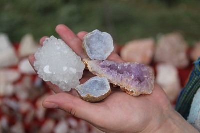 彩色及白色石英