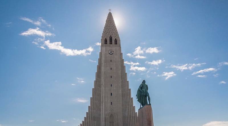 冰岛雷克雅未克的现代教堂- Hallgrimskirkja。