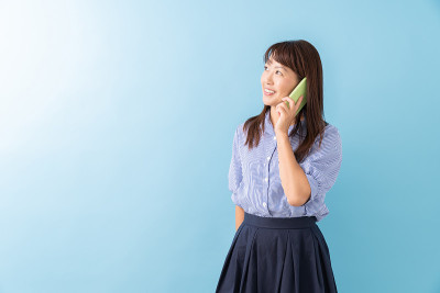 打电话的女人