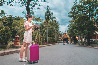 ฺฺ美丽的女人旅行在Phra Singh寺庙清迈泰国
