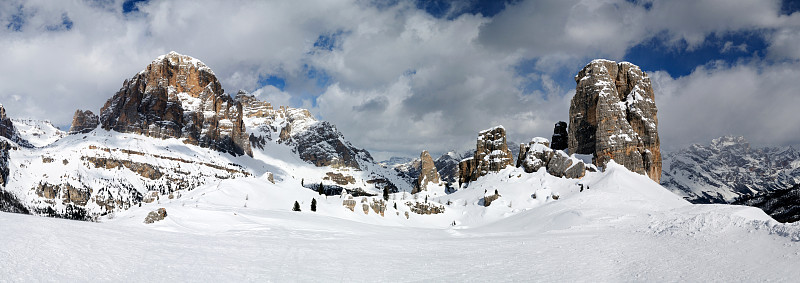 Tofana di Rozes 和 Cinque Torri，白云岩，科尔蒂纳丹佩佐，意大利的全景