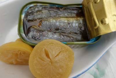 橄榄油沙丁鱼罐头，蜜饯柠檬