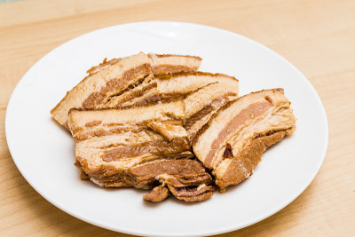 炖猪肉片和凝固脂肪罐头食品
