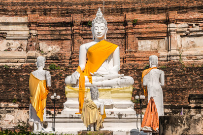 泰国大城府Yai Chaimongkol寺的佛像