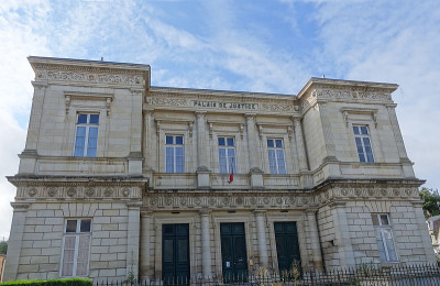 法院外景法国城市Clamecy Nièvre Bourgogne-Franche-Comté